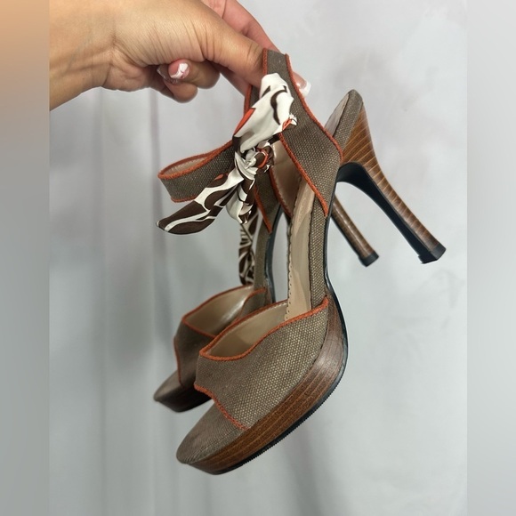 Tracy & Belle tan heels with ribbon tie size 37 - Picture 9 of 10